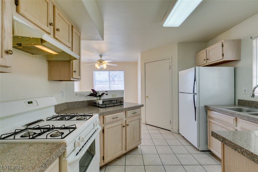 698 South Racetrack Road 711 Property Photo 32