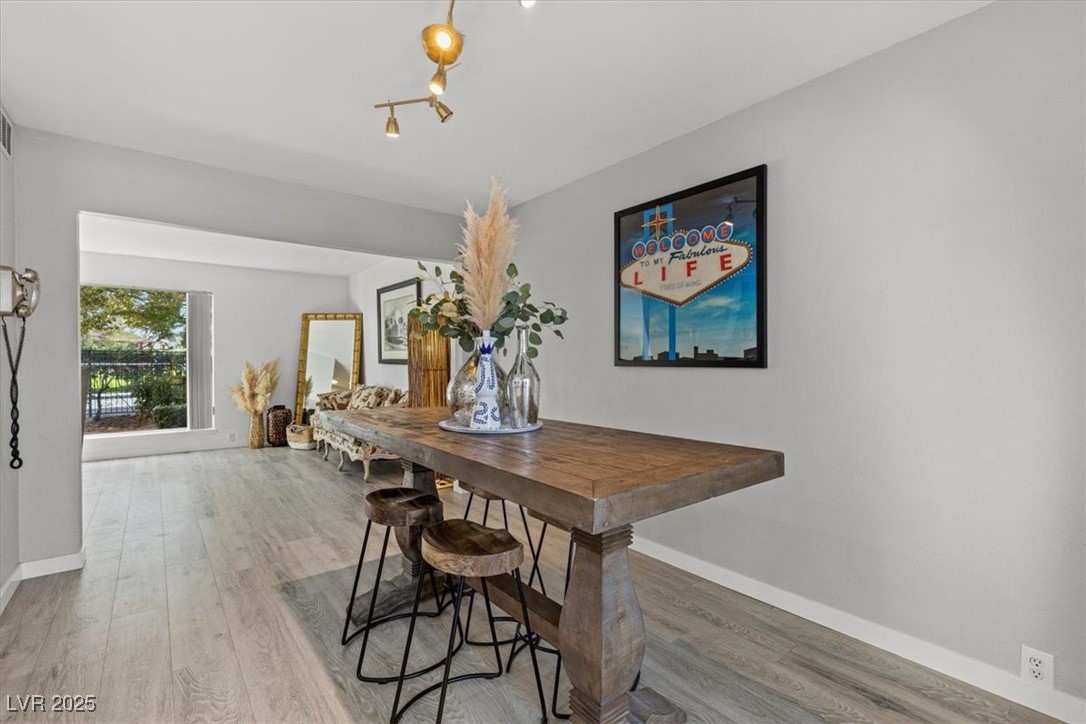 656 Tam O Shanter Property Photo 6