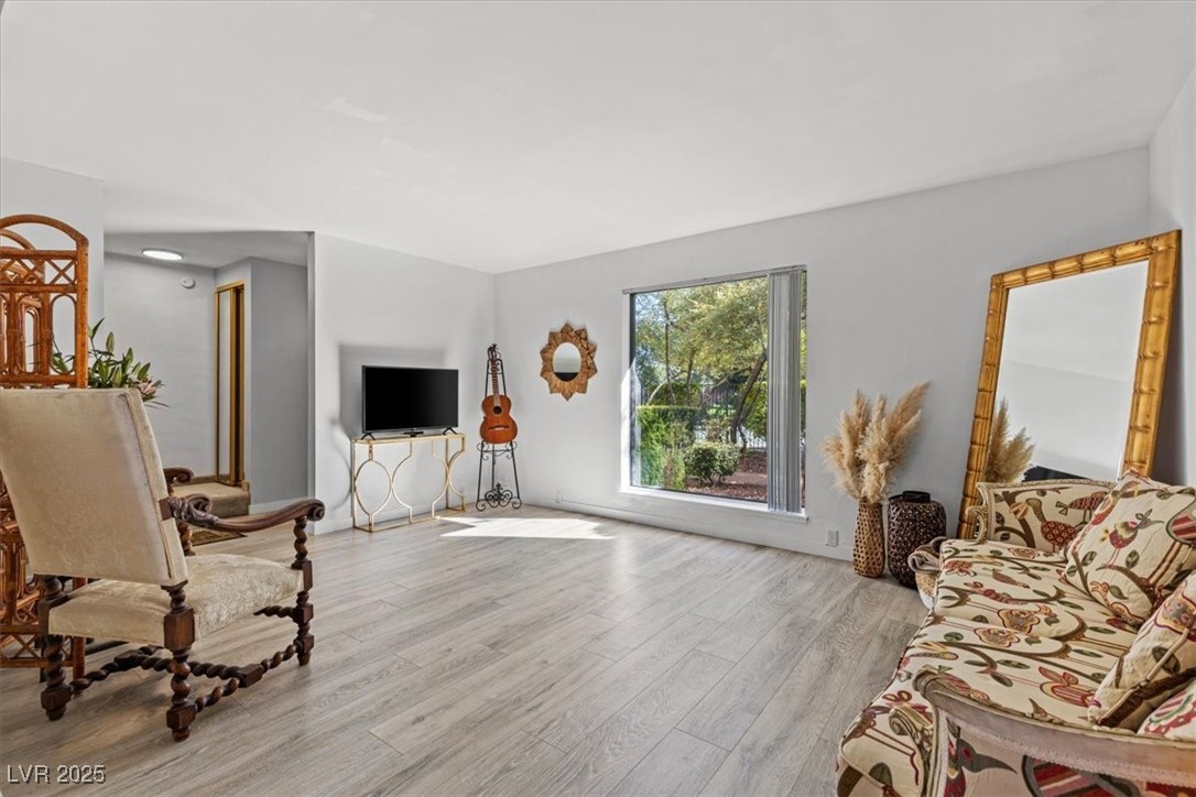 656 Tam O Shanter Property Photo 10