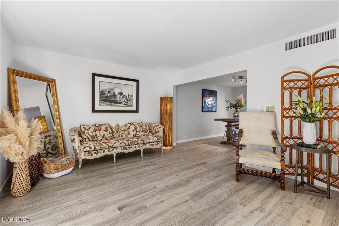 656 Tam O Shanter Property Photo 11