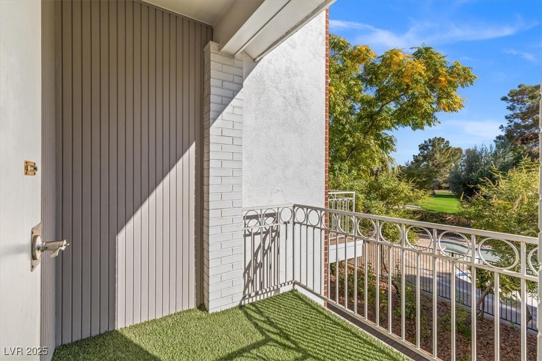 656 Tam O Shanter Property Photo 17