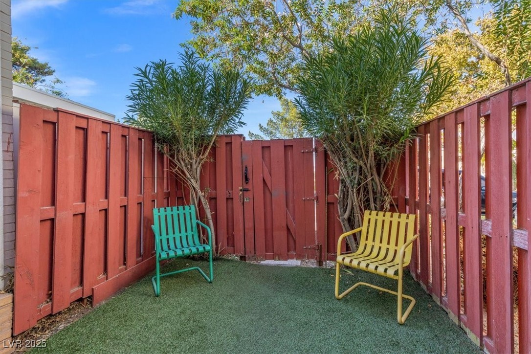 656 Tam O Shanter Property Photo 22