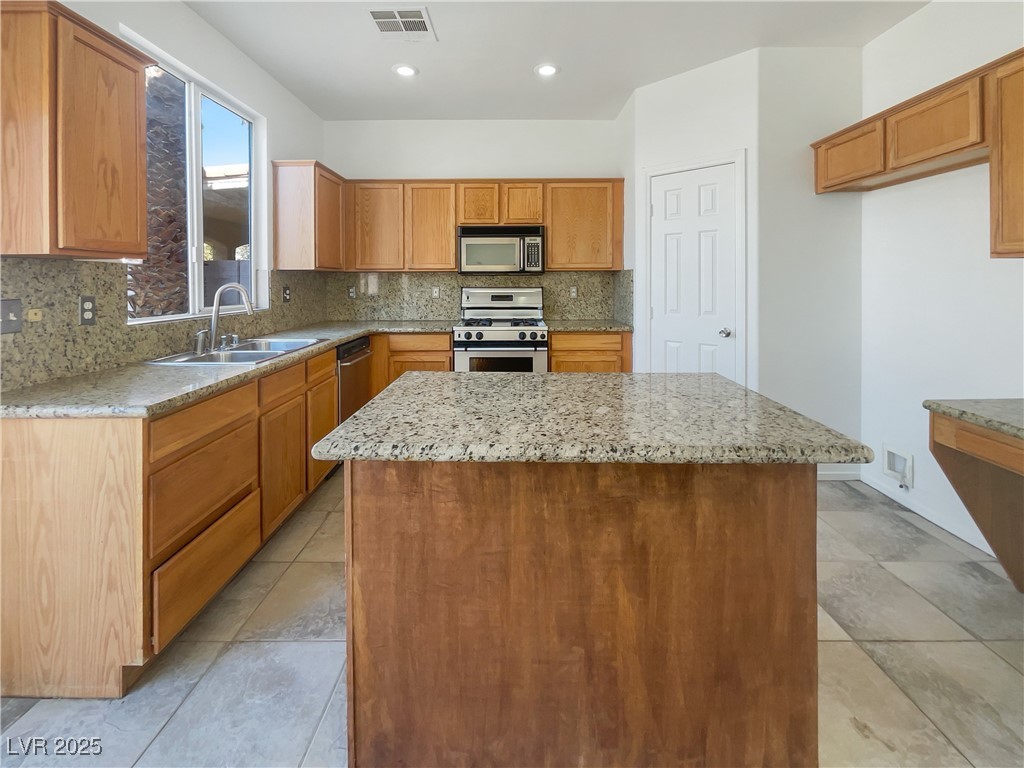 9511 Withering Pine Street Property Photo 6
