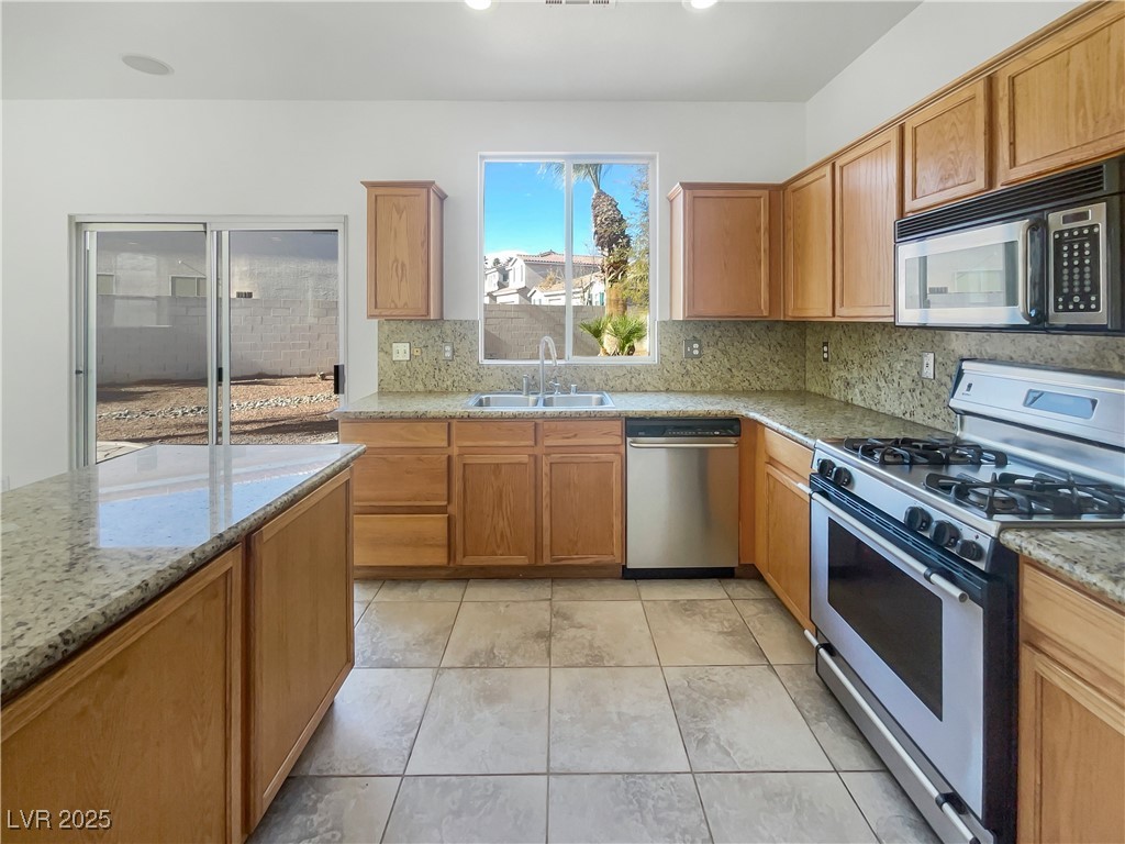 9511 Withering Pine Street Property Photo 16