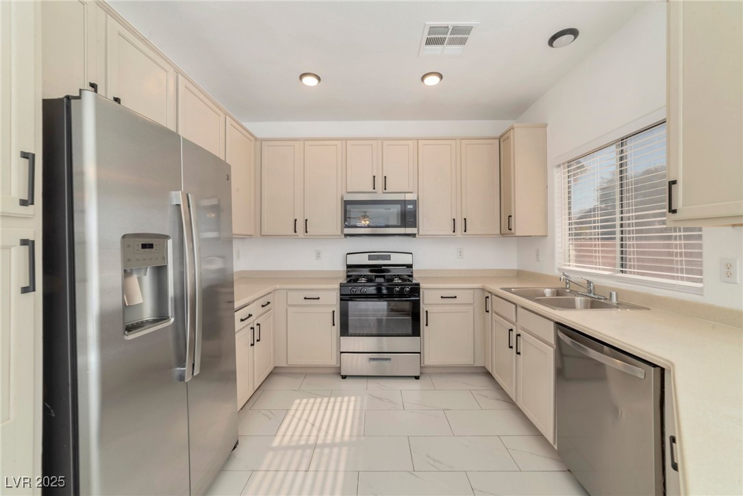 4929 Morning Falls Avenue Property Photo 3