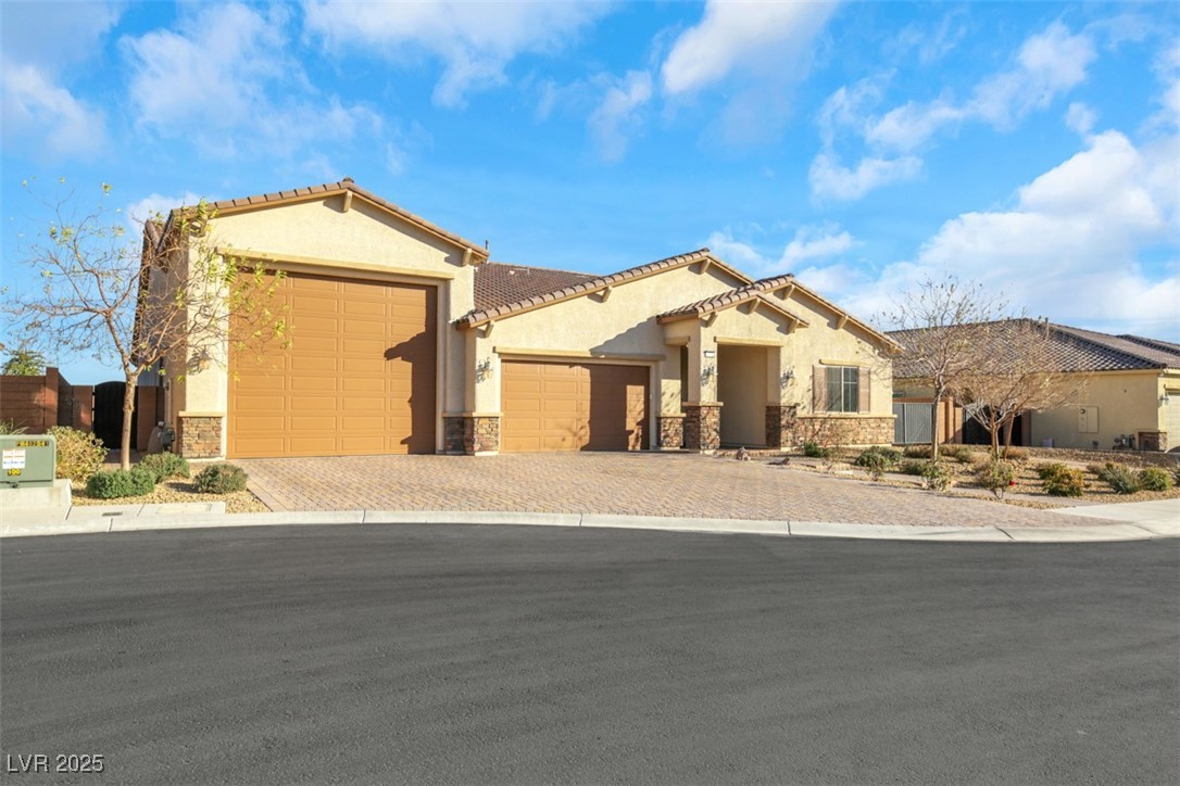 6364 Cambridge Creek Court Property Photo 4