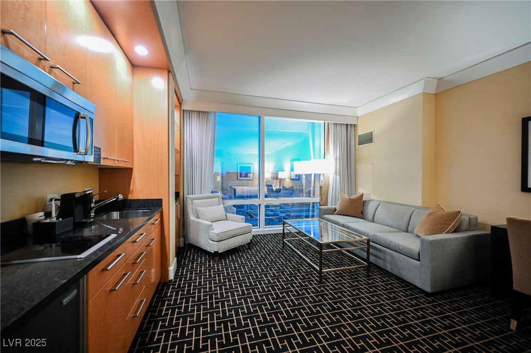 2000 Fashion Show Drive 5428 Property Photo 4