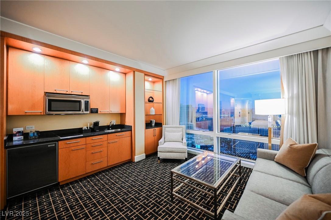 2000 Fashion Show Drive 5428 Property Photo 8