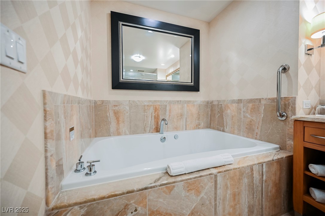 2000 Fashion Show Drive 5428 Property Photo 26