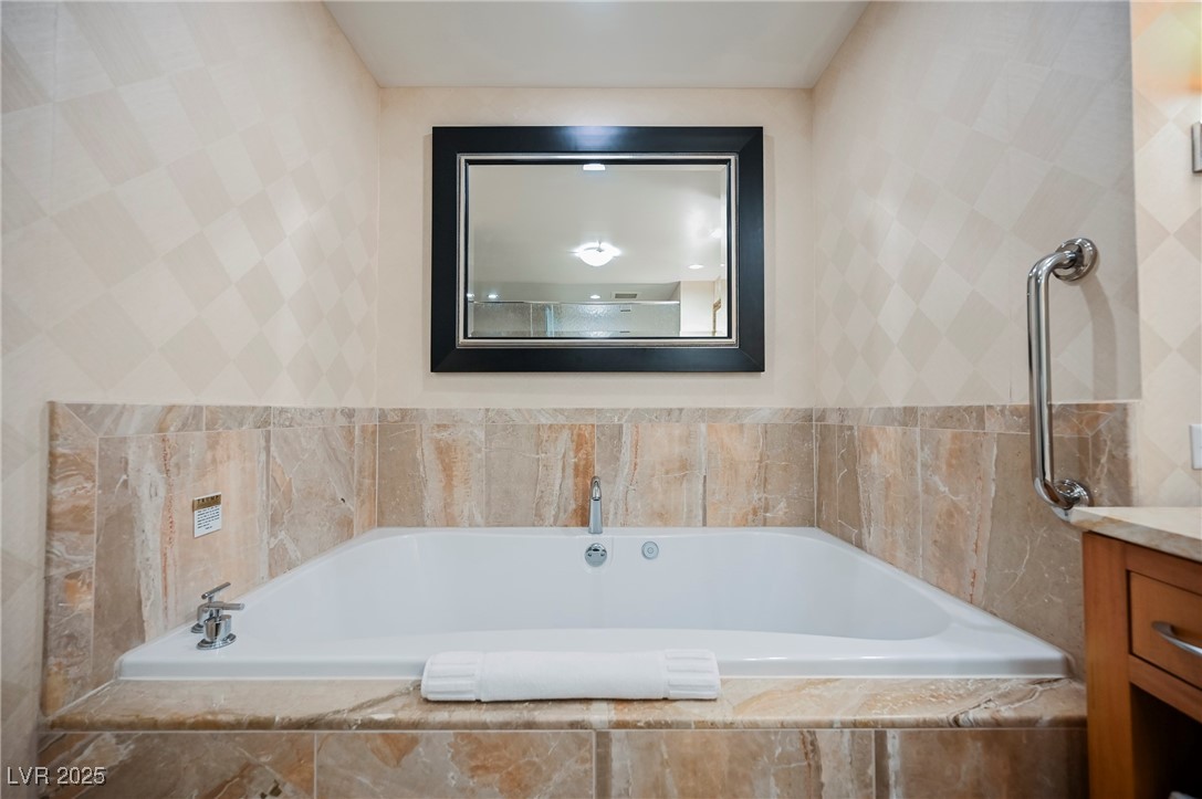 2000 Fashion Show Drive 5428 Property Photo 27