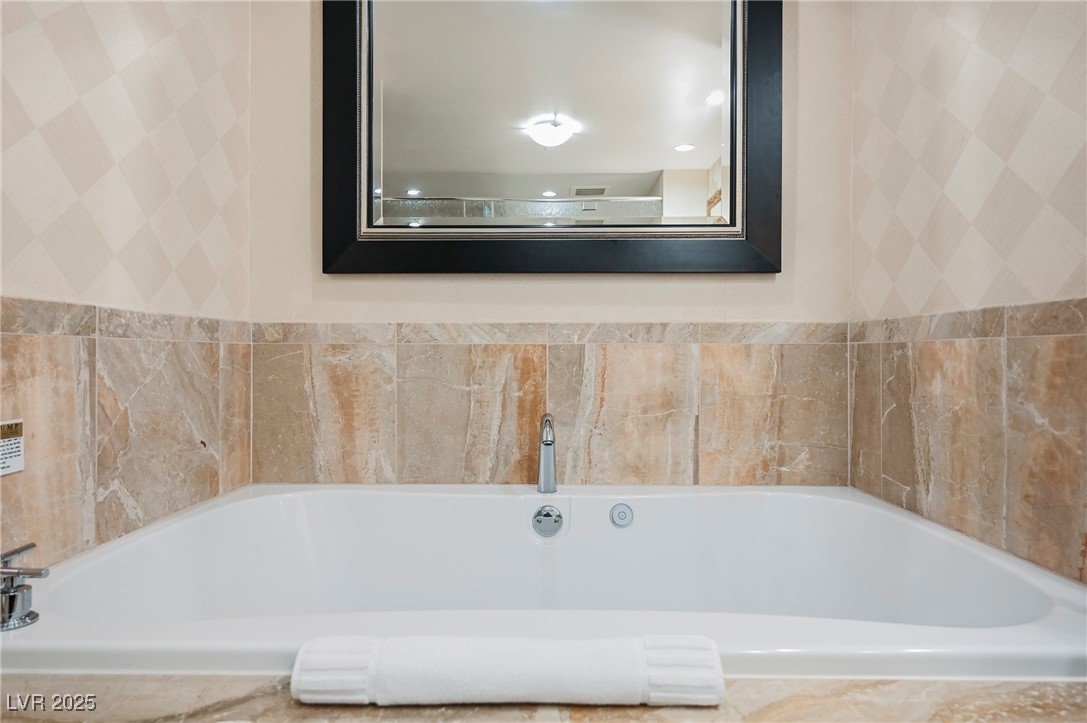 2000 Fashion Show Drive 5428 Property Photo 28