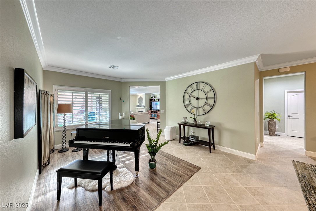 2373 Rosendale Village Avenue Property Photo 4