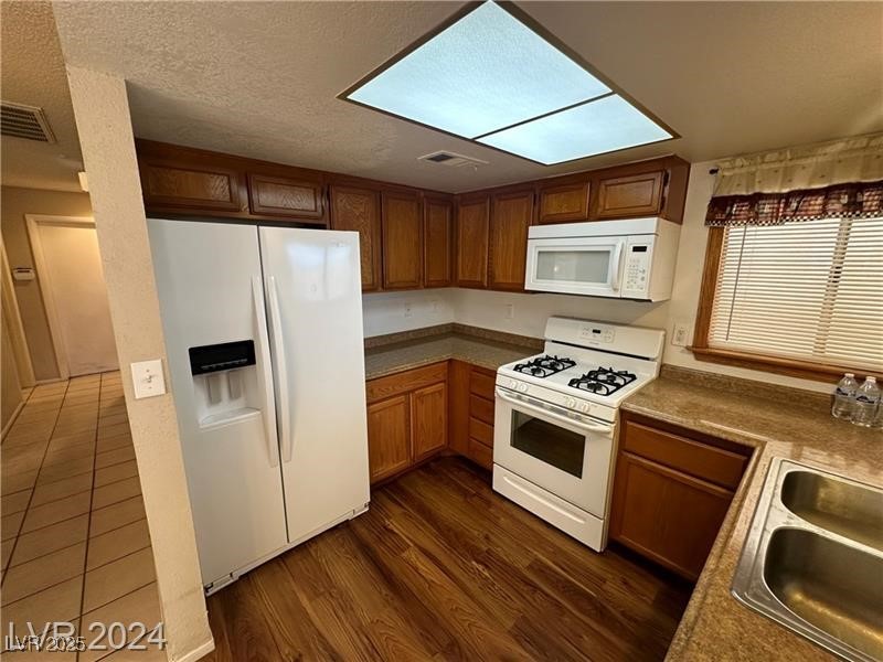 2235 High Dunes Lane . Property Photo 5