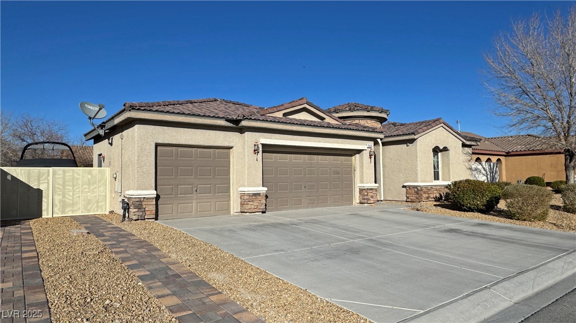 2558 Sparrow Way Property Photo 2