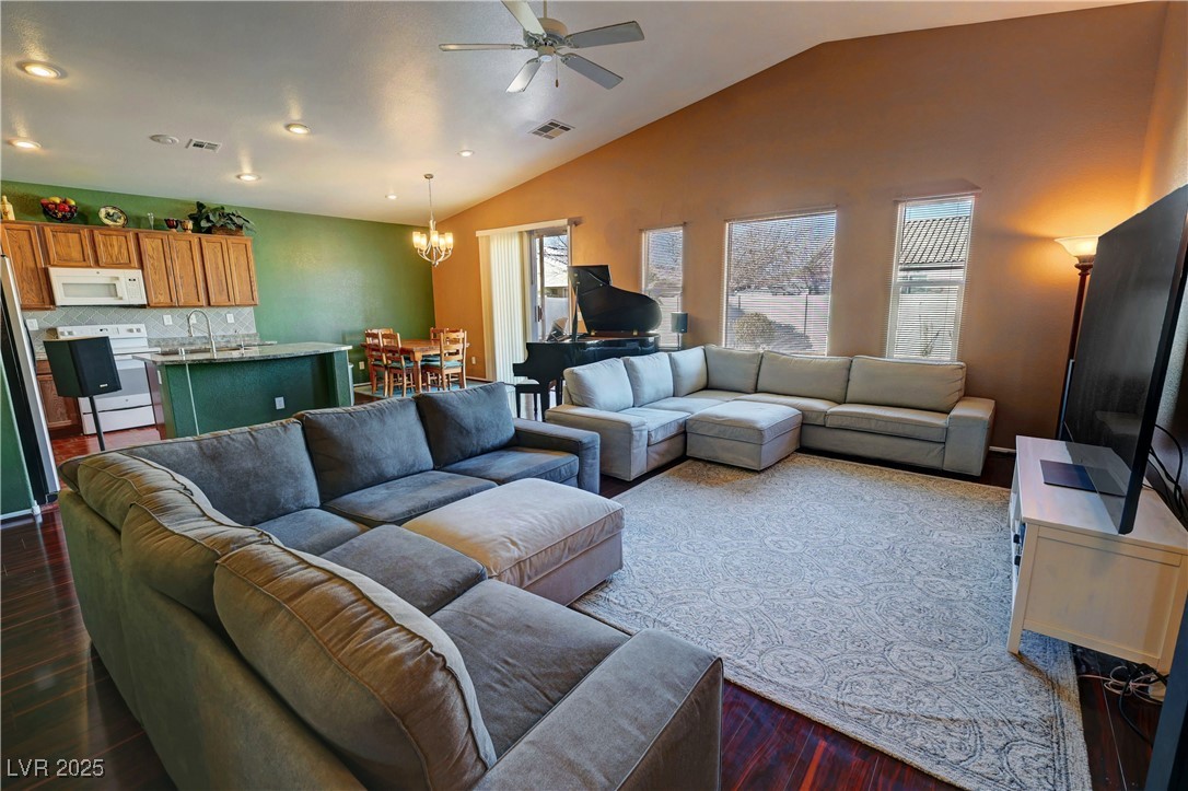 2558 Sparrow Way Property Photo 6