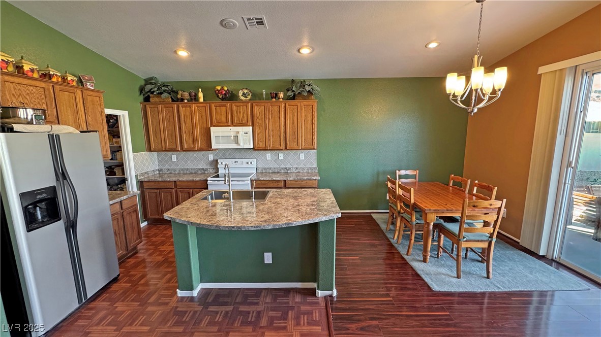 2558 Sparrow Way Property Photo 9