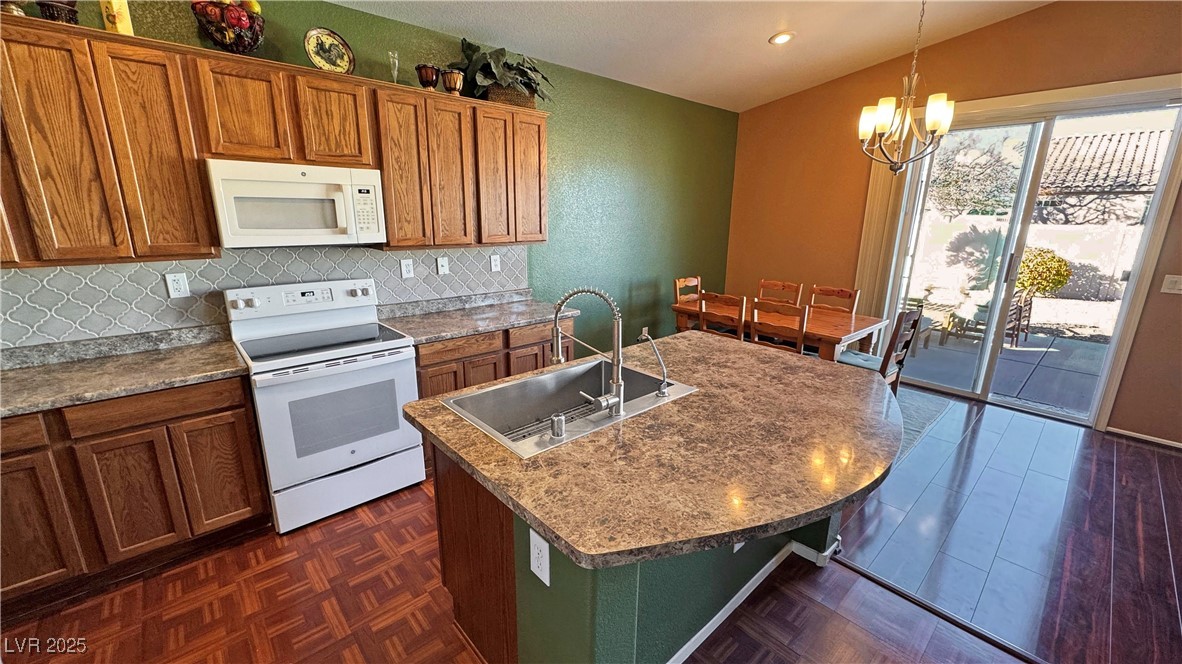 2558 Sparrow Way Property Photo 11