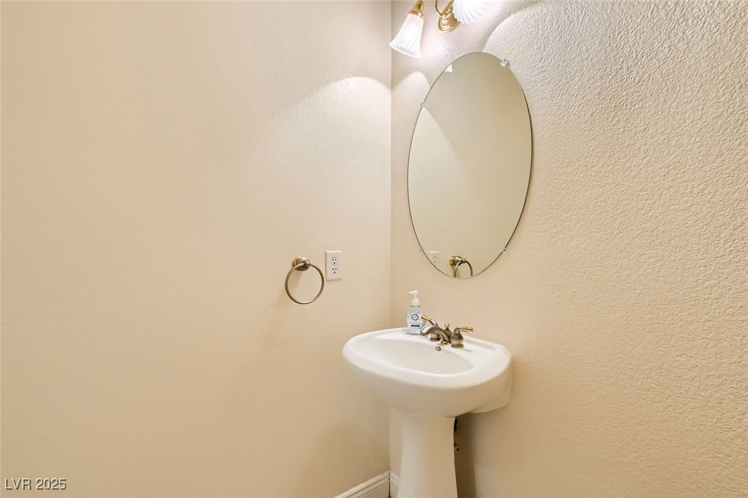 6250 Pale Pavilion Avenue Property Photo 20