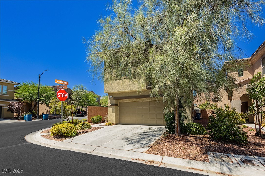 7611 Phoenix Peak Street Property Photo 2