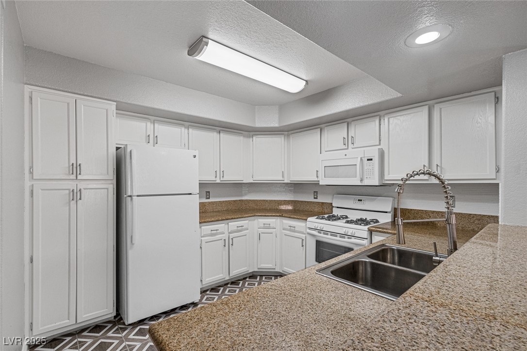 7950 West Flamingo Road 2056 Property Photo 10