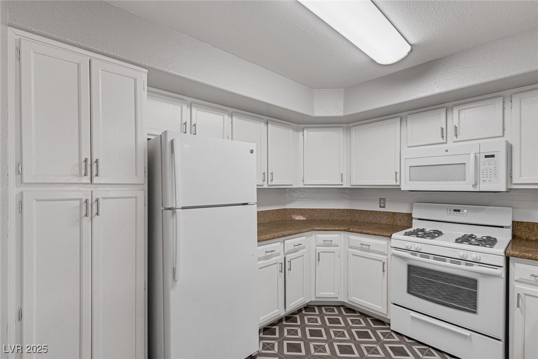 7950 West Flamingo Road 2056 Property Photo 11