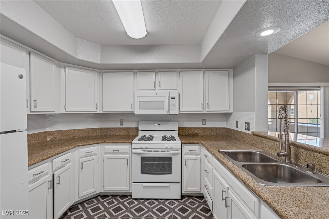 7950 West Flamingo Road 2056 Property Photo 12
