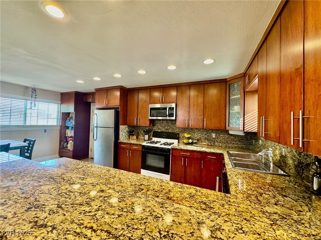 7704 Alina Avenue Property Photo 2