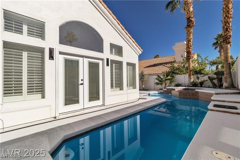 8125 Sunset Cove Drive Property Photo 3