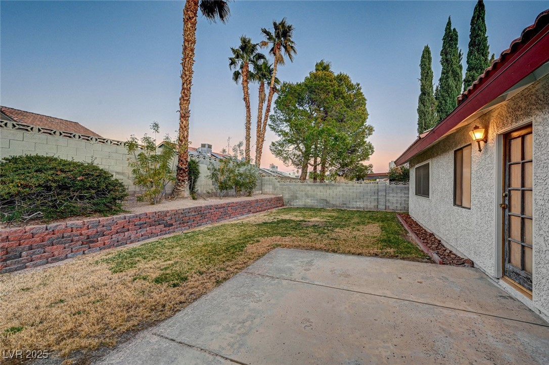 6466 Scotch Pine Circle Property Photo 8