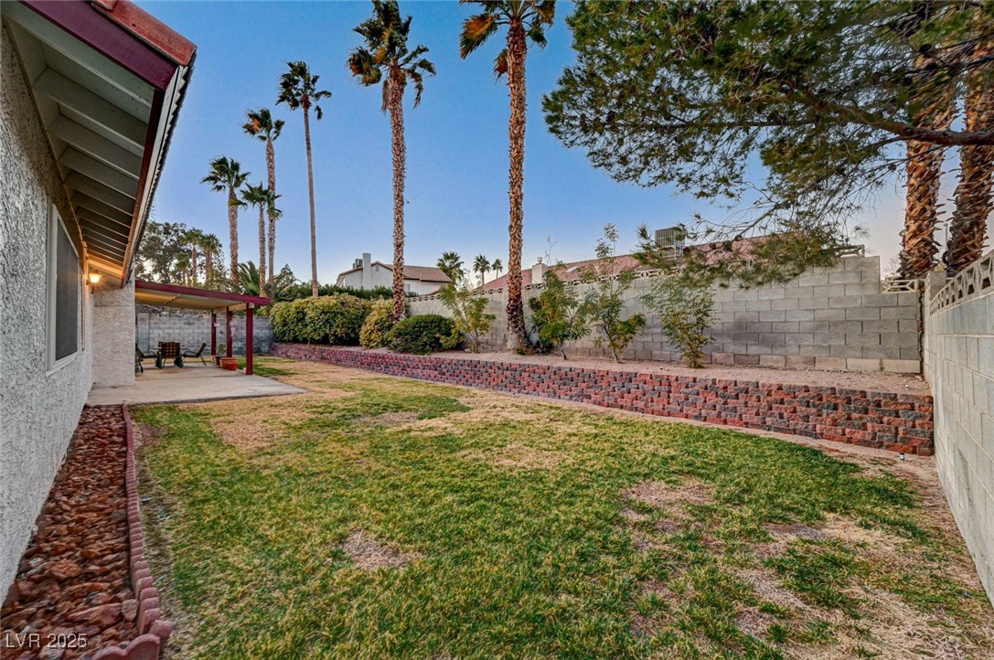 6466 Scotch Pine Circle Property Photo 9