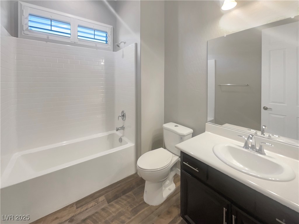 480 Sterling Falls Avenue Property Photo 15