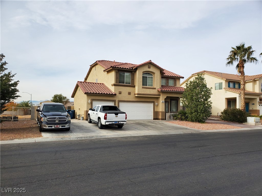 831 Sun Shimmer Place Property Photo 3