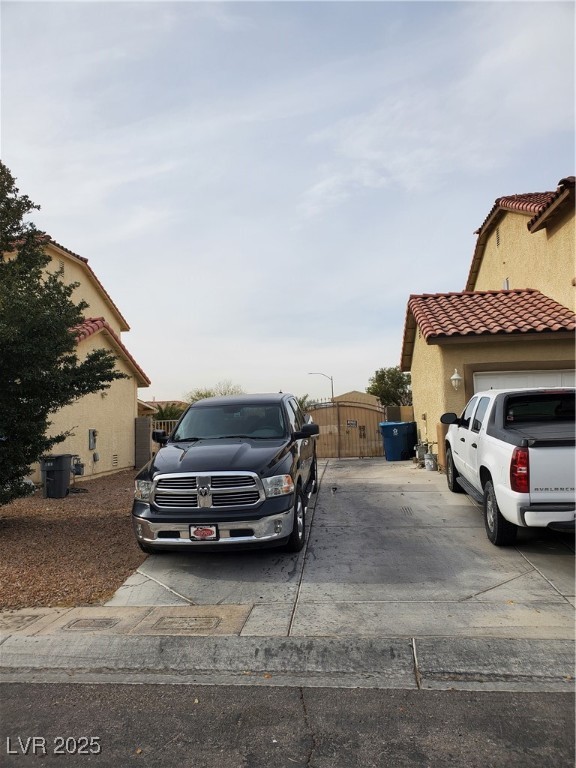 831 Sun Shimmer Place Property Photo 4