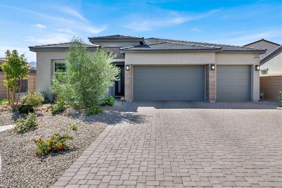 8929 Cassia Winds Street Property Photo 2