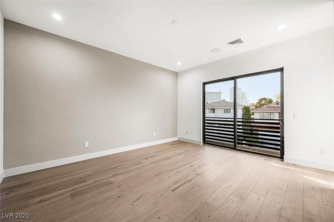 2824 Queens Courtyard Drive Property Photo 33
