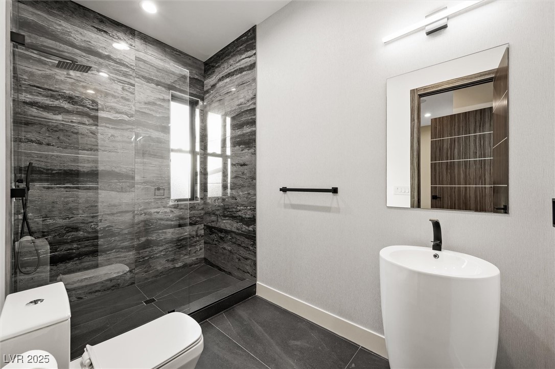 2824 Queens Courtyard Drive Property Photo 40