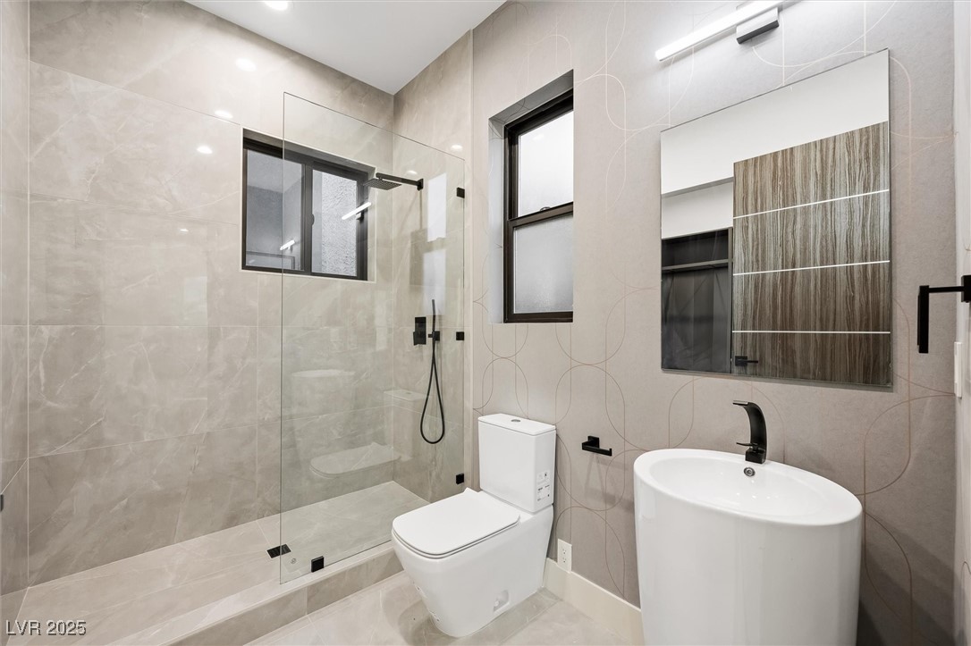 2824 Queens Courtyard Drive Property Photo 44