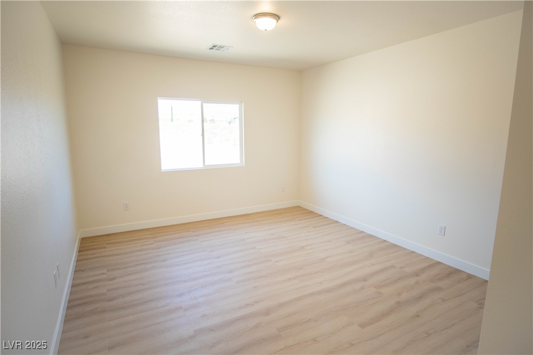 5821 Genoa Avenue Property Photo 17