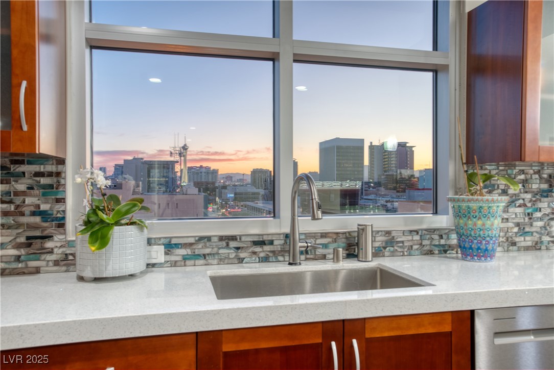 150 Las Vegas Boulevard 907 Property Photo 6
