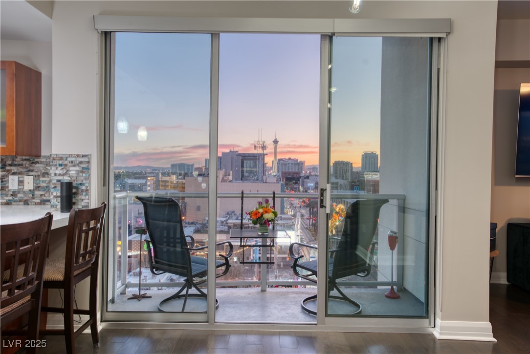 150 Las Vegas Boulevard 907 Property Photo 10