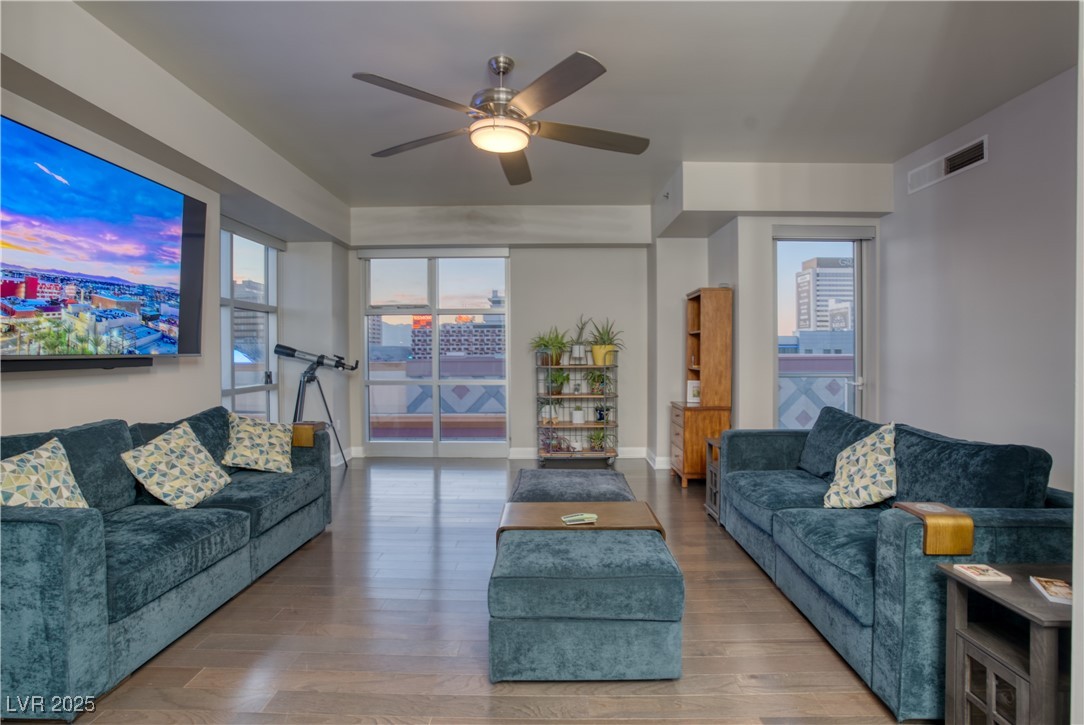 150 Las Vegas Boulevard 907 Property Photo 13