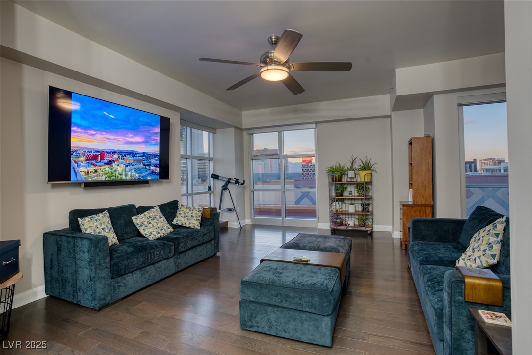 150 Las Vegas Boulevard 907 Property Photo 14