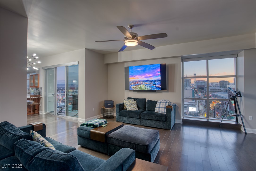 150 Las Vegas Boulevard 907 Property Photo 15