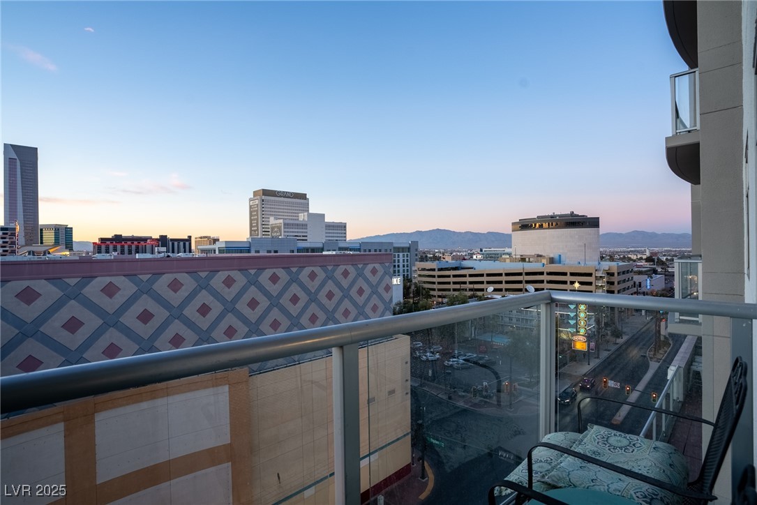 150 Las Vegas Boulevard 907 Property Photo 17