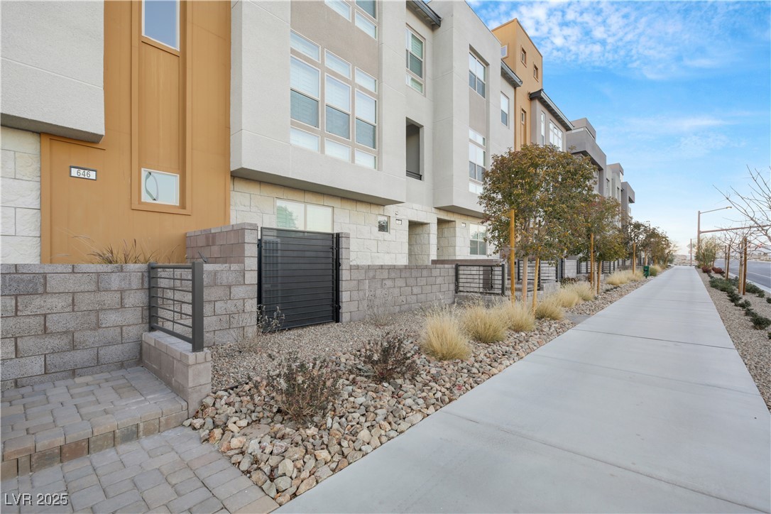 650 Sentinel Spire Street Property Photo 4