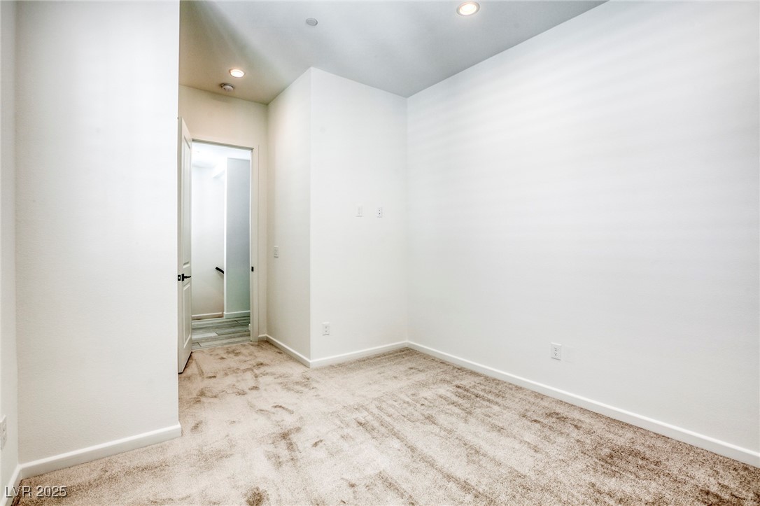 650 Sentinel Spire Street Property Photo 23