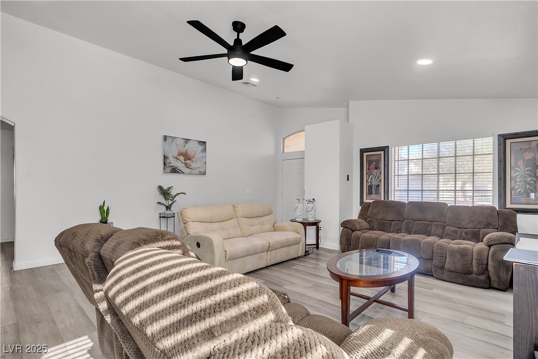 2419 Country Valley Court Property Photo 4