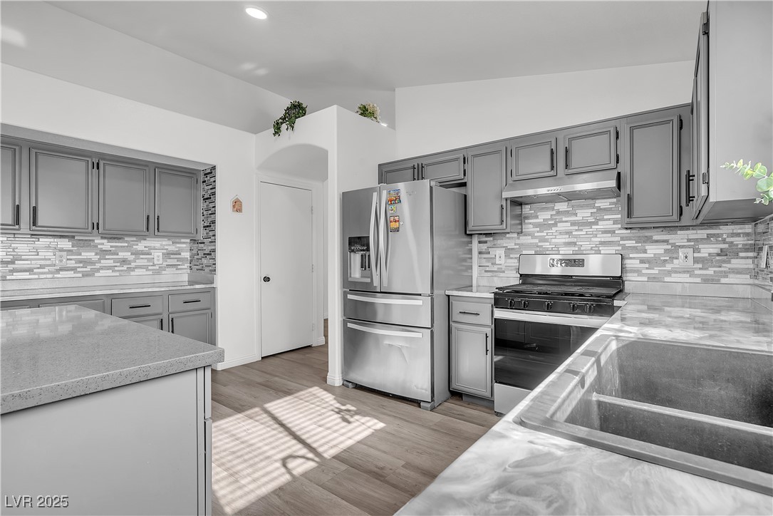 2419 Country Valley Court Property Photo 8