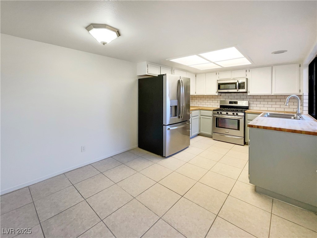 2386 Pickwick Drive Property Photo 18