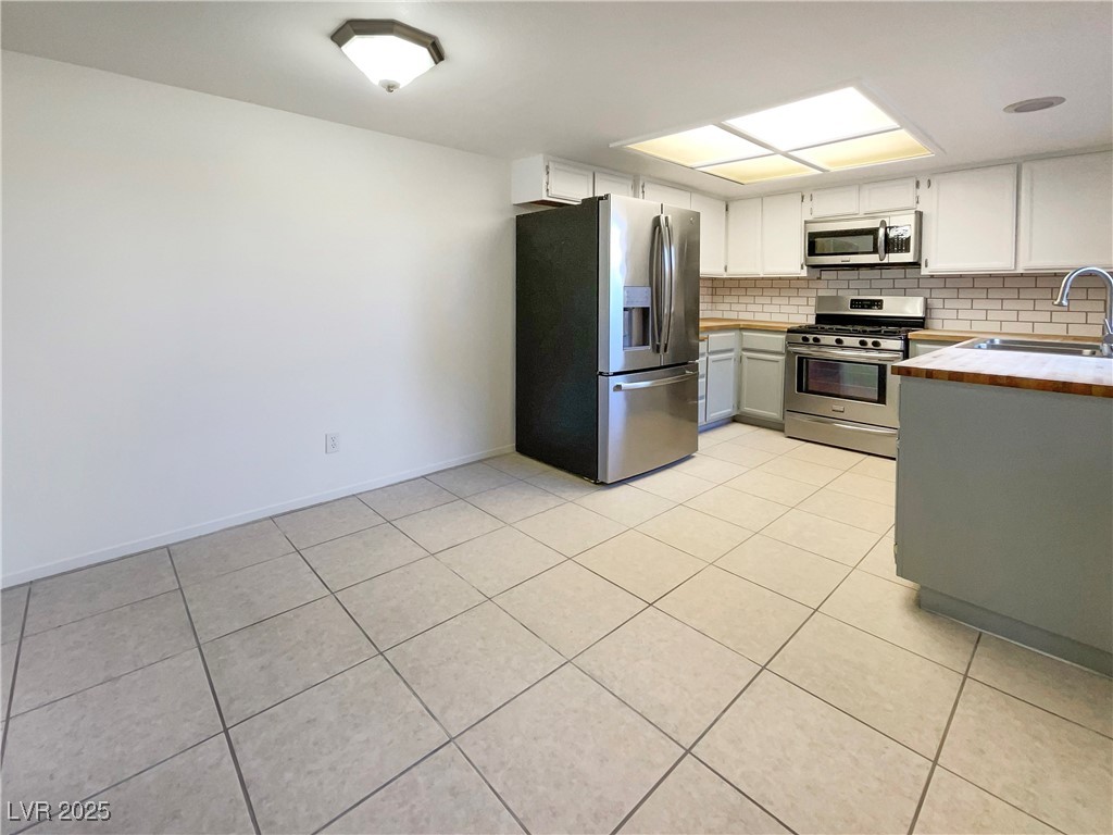 2386 Pickwick Drive Property Photo 19